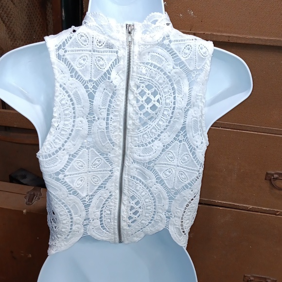 WHITE FOX LACE CROP TOP. #5708 - Picture 6 of 7